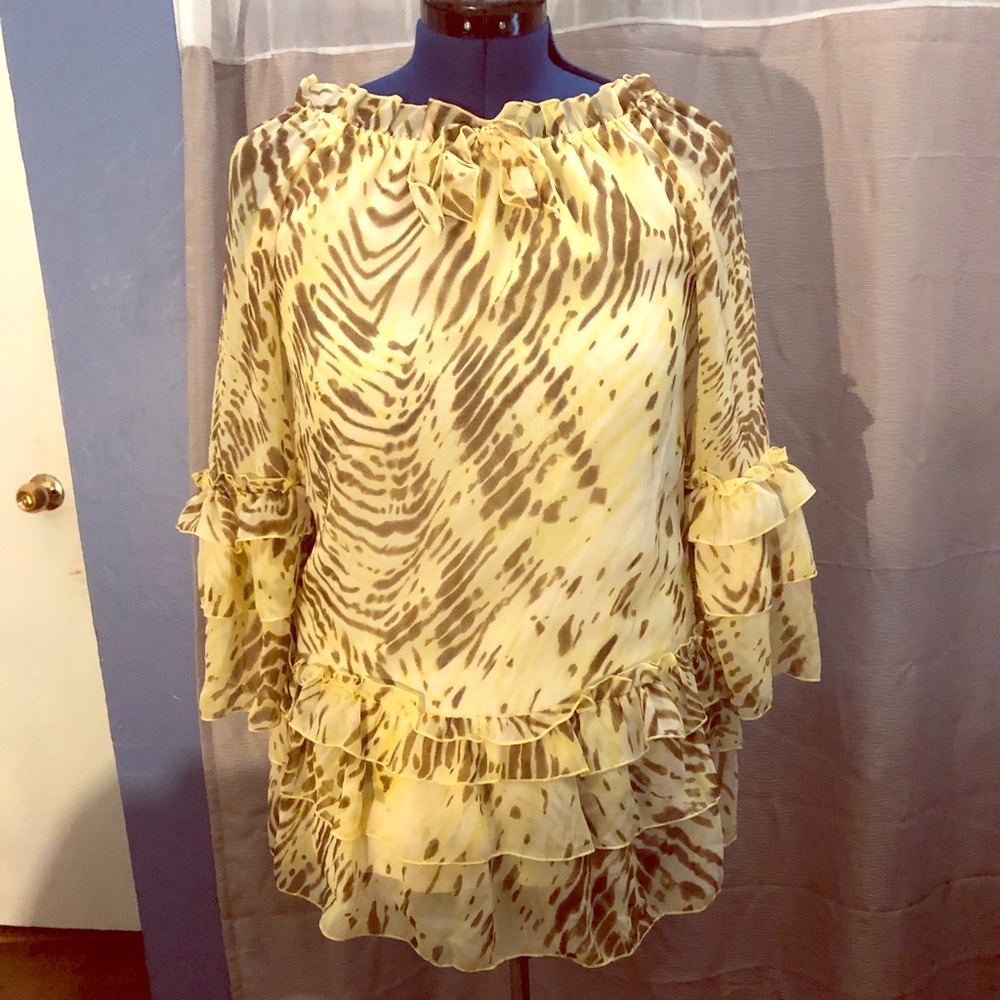 Kaelyn-Max Women blouse with ruffles